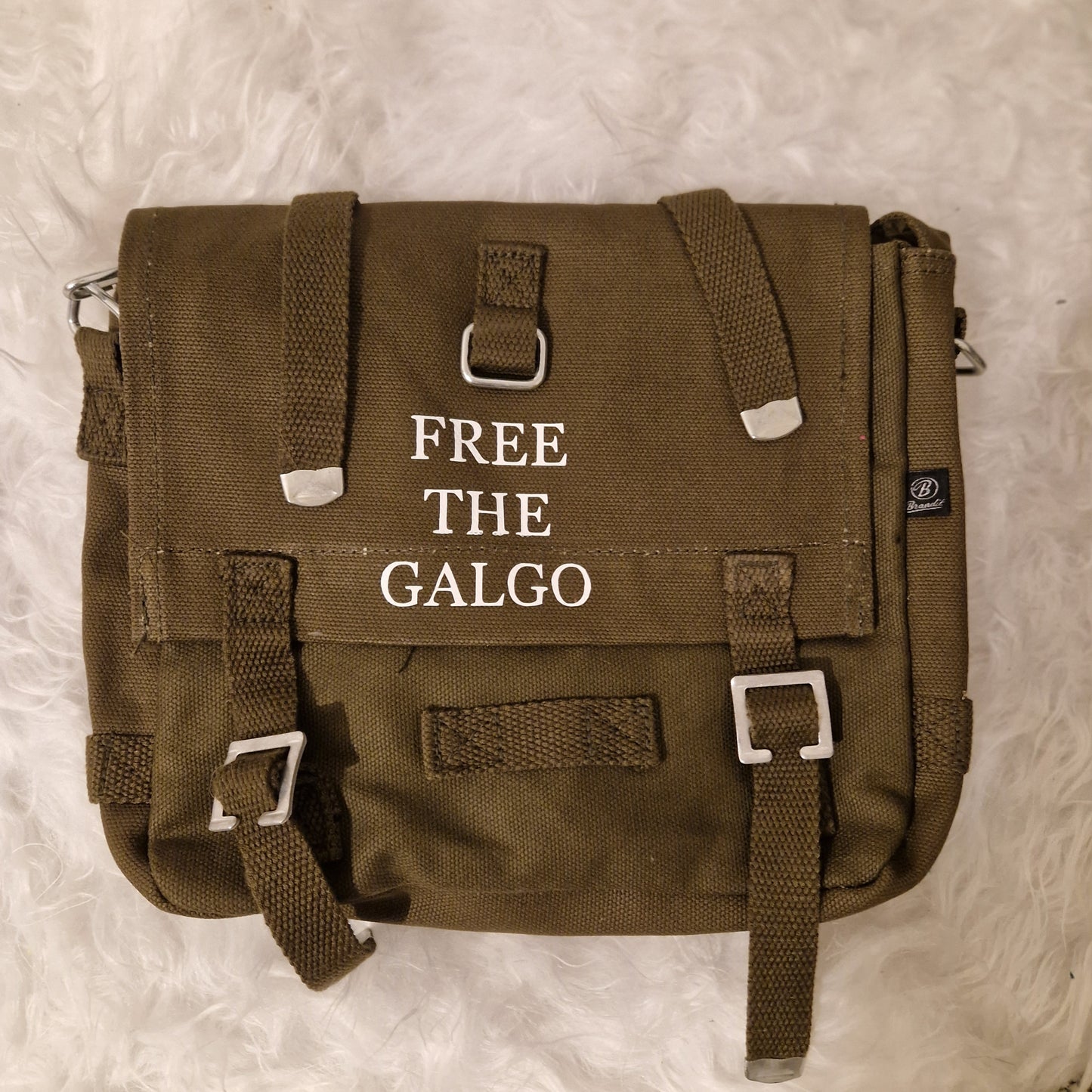 Kleine Bundeswehr Tasche in Olivgrün mit "Free the Galgo" Aufdruck