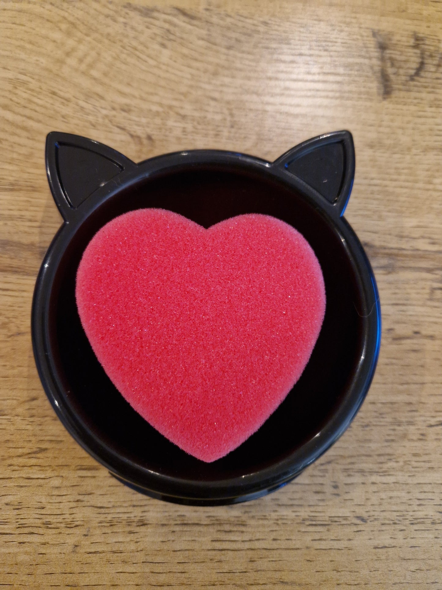 Katzennapf mit Herzschwamm