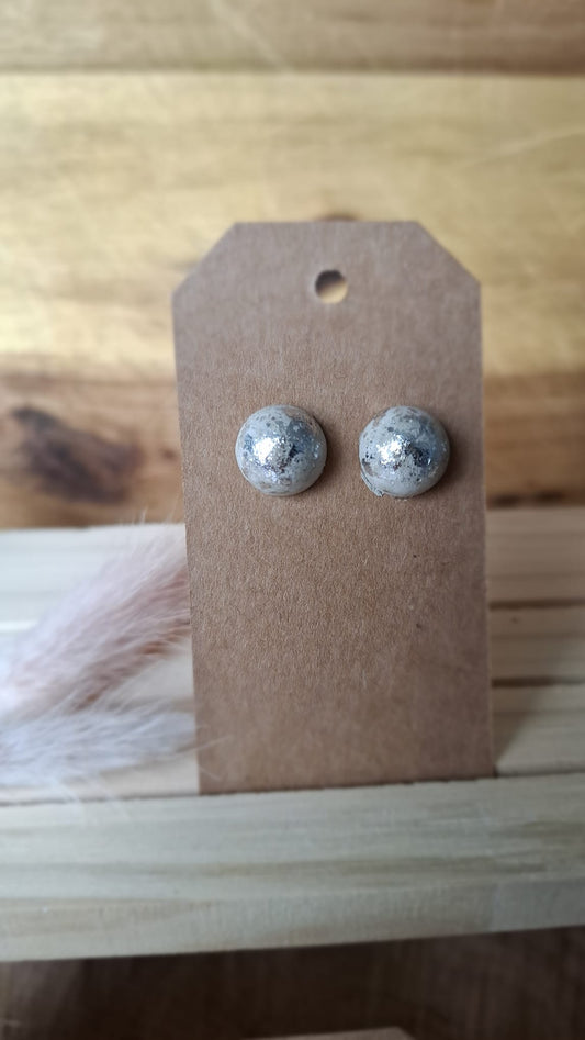 Beton Ohrstecker trifft auf Silber