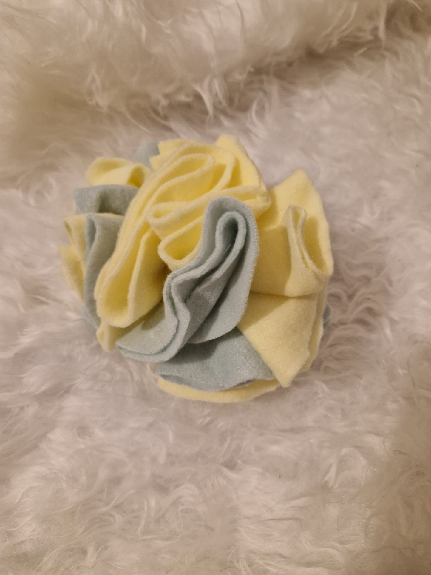 Schnüffelball Pastellfarben blau trifft gelb