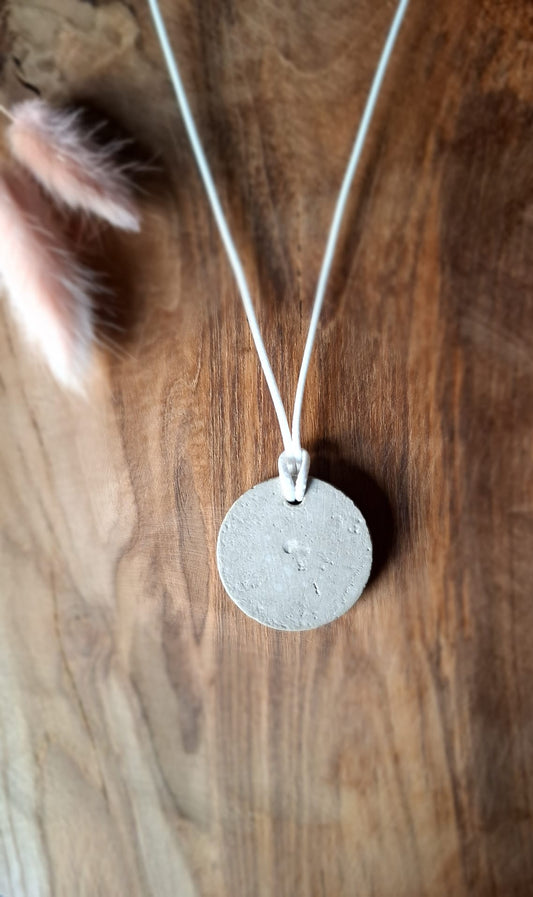 Beton Kette mit veganem Lederband