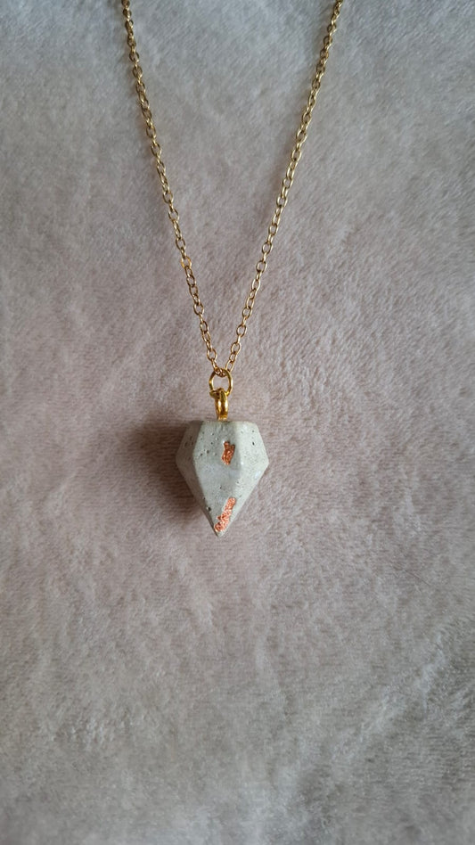 Beton Diamant mit Rose