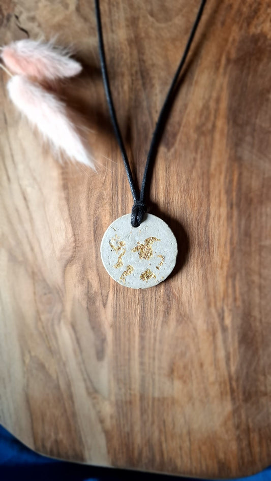 Beton Halskette mit Gold