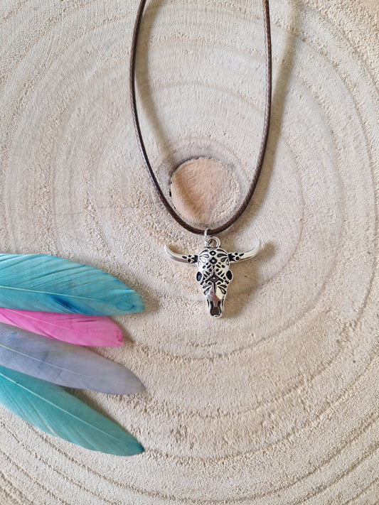 Halskette mit Bullenkopf Anhänger