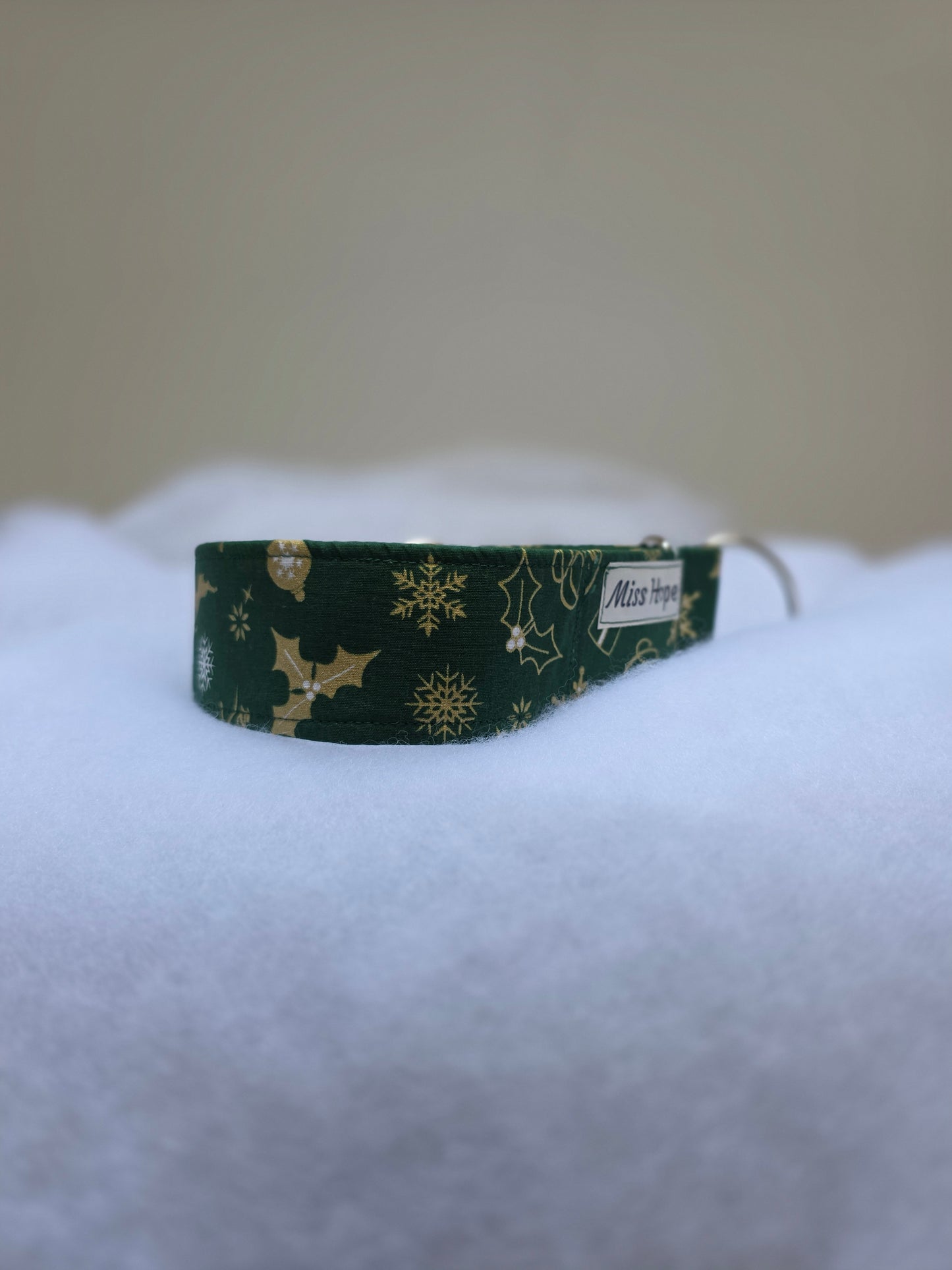 Dunkelgrün mit goldenen Weihnachtsmotiven
