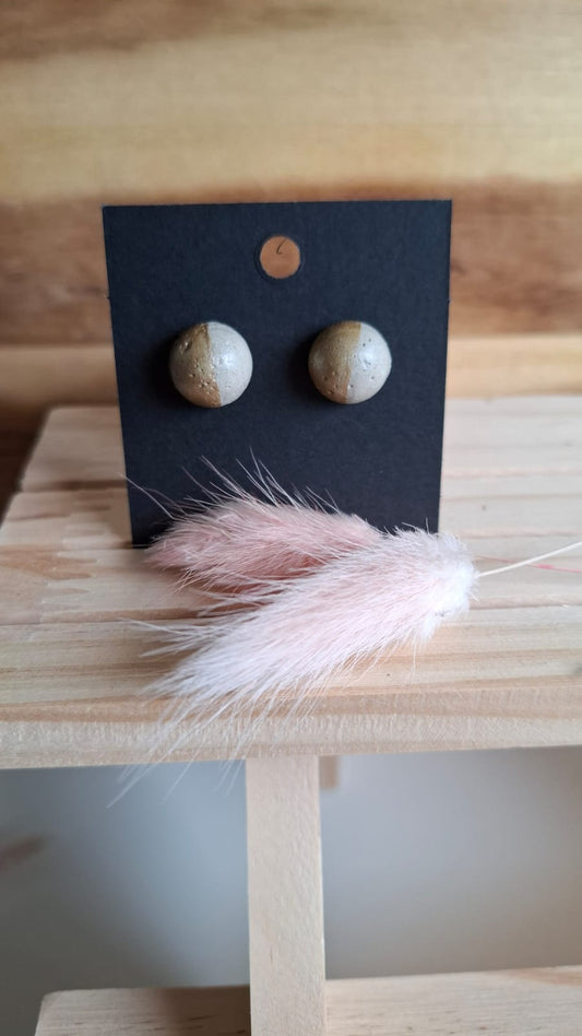 Beton Ohrstecker trifft Gold